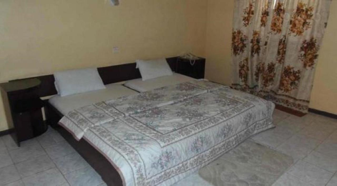 Global Summer Hotel Аккра Екстер'єр фото